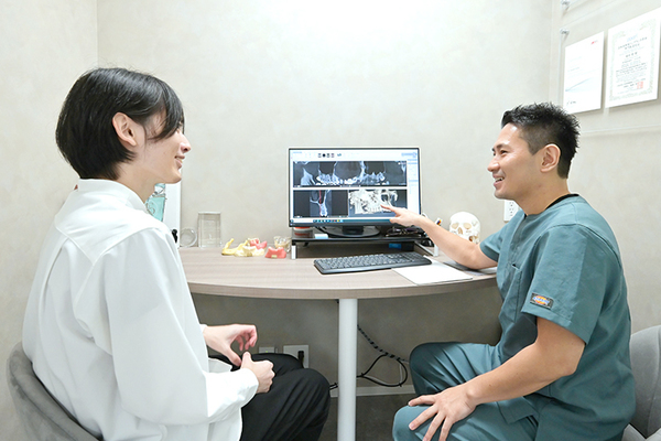 ほりた歯科・口腔外科 インプラントクリニック 一人ひとりに治療方針など丁寧な説明を心がけている