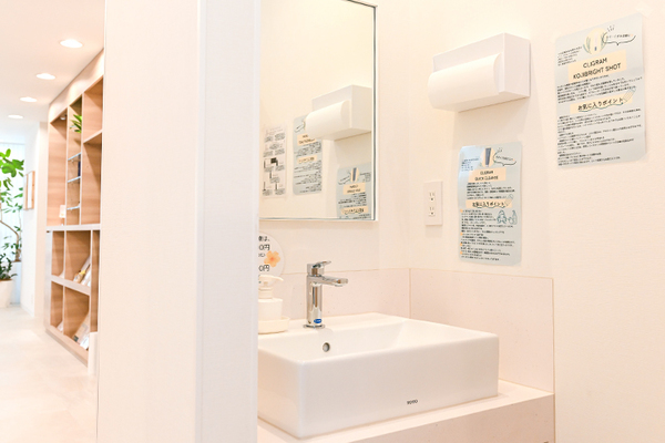 スキンクリニック相模大野 メイク直しのためのきれいなパウダールームも備える