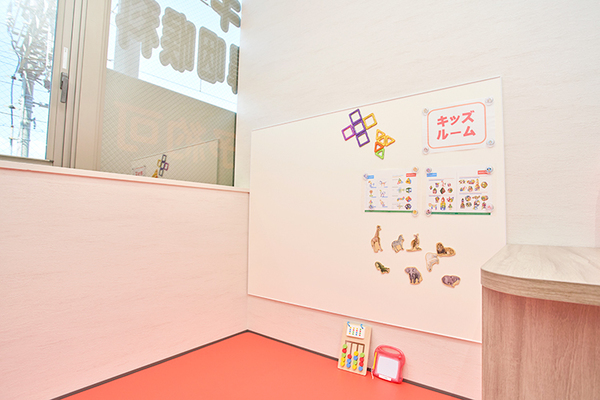 さえき耳鼻咽喉科 分院 消毒済みのおもちゃを貸し出すなどの気遣いも行っている