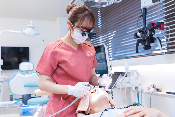 センター北駅前歯科 治療中は、患者への声がけを忘れない