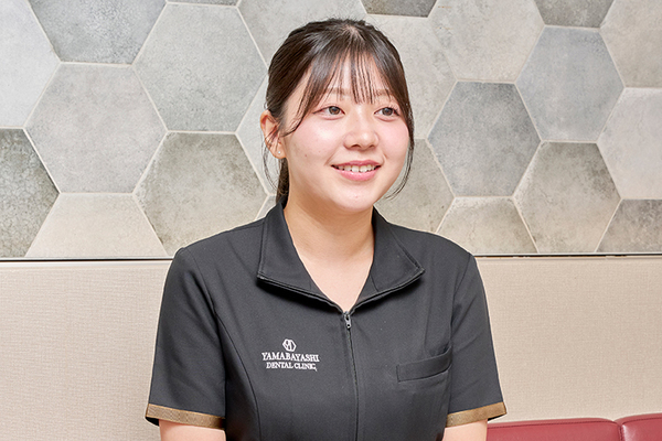 山林歯科医院 セルフケアに前向きに取り組めるよう工夫を行う中島さん