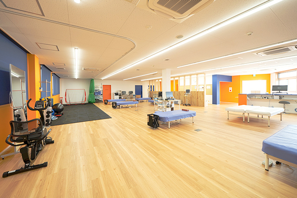 町田木曽整形外科リハビリテーションクリニック 理学療法士が身体の状態を把握して、無理なく進める