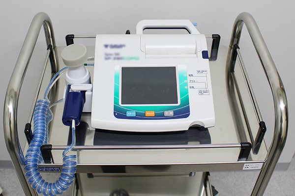 大阪心斎橋呼吸器内科・内科クリニック 肺の換気機能を測定する、スパイロメーター