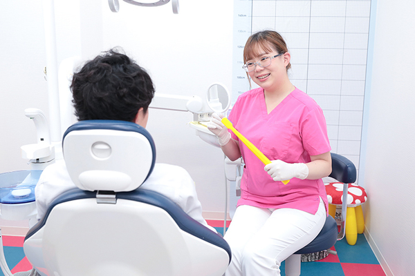 小松歯科医院 スタッフ一丸、多様な機材を用いて説明や治療に工夫を凝らす