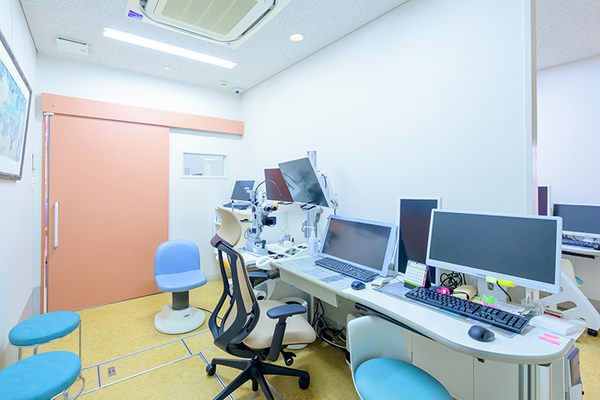 藤田眼科 医師5人が常勤で勤務し、すぐに対応が可能な体制を整えている