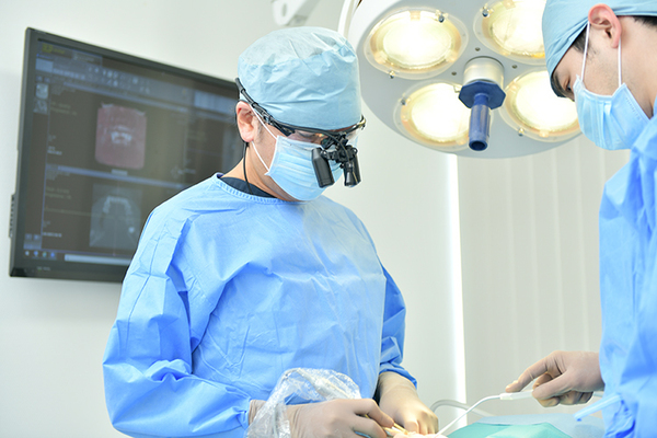 鶴見歯科医院 難症例を含む、さまざまなケースのインプラント治療にも対応