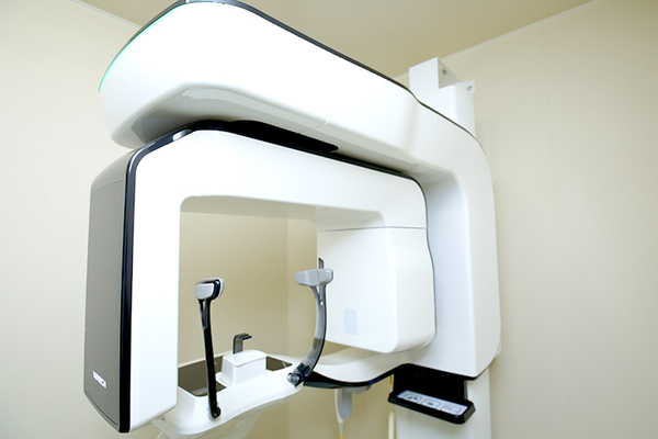 泉本歯科 歯科用CTで精密検査を行い、治療計画を立てる