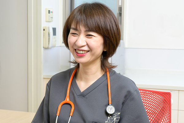 Ｍキッズクリニック 自身の経験をもとに、働く保護者たちの力になりたいと話す院長