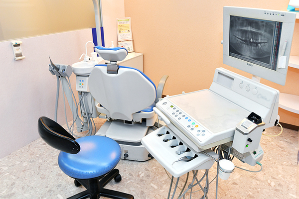 さかの歯科 歯の治療が必要になった原因を説明し、治療後のケアにも寄り添う