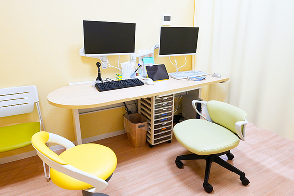 ひだまりこども診療所 家庭や教育現場、臨床心理士の分析から神経発達症の診断を行う