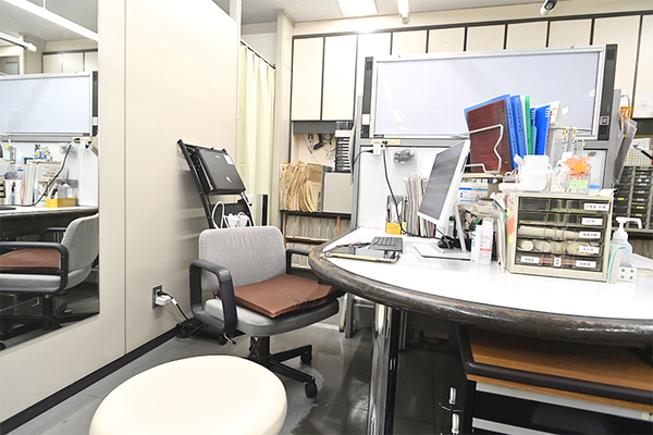 冨士森形成外科医院 自宅でもテープやスポンジを使って圧迫をするケアが必要となる