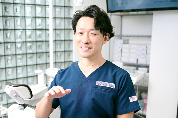 ふちのべ歯科クリニック ユーモアあふれる人柄で、その場を明るくしてくれる小泉先生