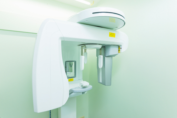 新宿パークタワー歯科 歯科用3次元CTで精密に骨量や神経位置を詳細に検査