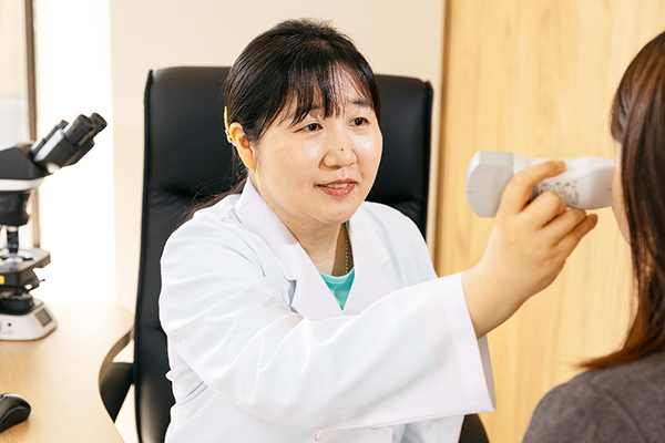 紀尾井町皮膚科クリニック 肌の状態を丁寧に確認し、一人ひとりに合う治療方法を見極める