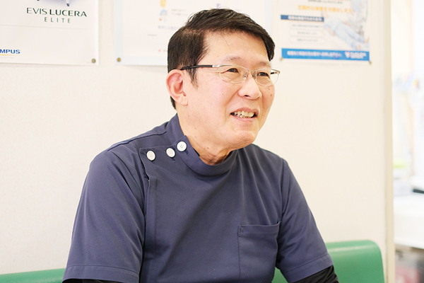 ひらい医院 消化器がんのリスクについて話す院長