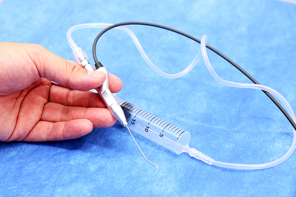 サークル帝塚山眼科 先進の涙道内視鏡を用いて、治療を行う場合もある