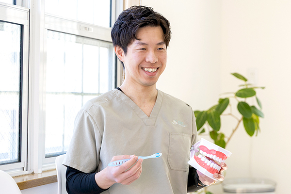 かわはら歯科 新小郡クリニック なぜ歯磨きが重要か、を理解して実践することが大切と語る院長