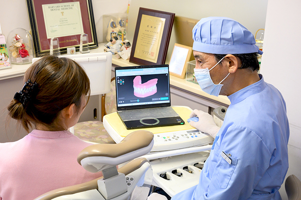 田中歯科医院 スキャナーで快適に光で歯型採取。従来の型採りは不要に