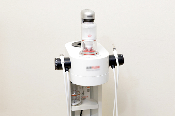 すがたデンタルクリニック 硬くなった歯石を超音波で除去を図れる先進的な機器も完備