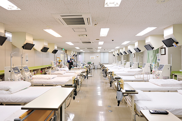 大嶋クリニック 開放感のある広々とした透析室