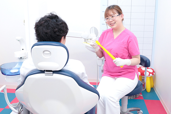 小松歯科医院 スタッフ一丸、多様な機材を用いて説明や治療に工夫を凝らす
