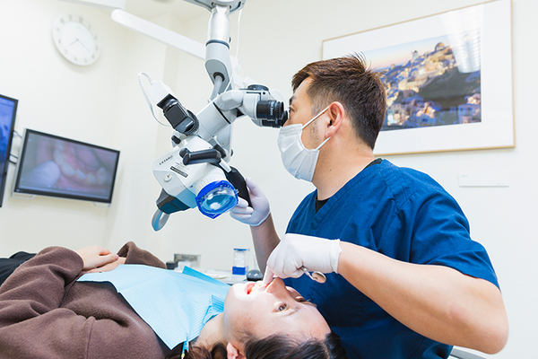 桜井歯科医院 直視を応用したマイクロスコープの使用法を実施