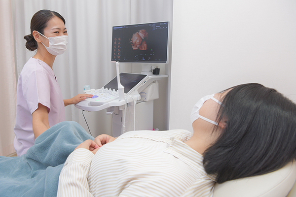 自由が丘ちあきレディースクリニック 4Dエコーにも対応し、赤ちゃんの様子を家族と共有できる