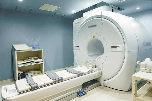 さわらクリニック  MRIをはじめとした検査機器に加え、鍵つきの更衣室も完備