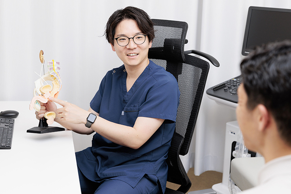 上野毛しみず腎・泌尿器科クリニック 模型やデータを用いながら丁寧に説明
