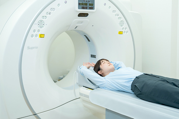 旭街道にしかわ内科クリニック 検査中の息を止めて行う時間も短縮でき、患者の負担軽減を図る