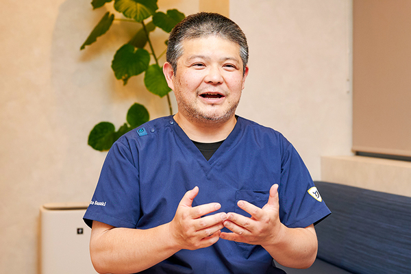 東京城南整形外科 AI機能を搭載するMRIについて語る佐々木さん