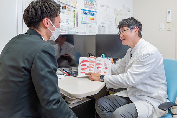 福津内科クリニック ドロップアウトを防ぐため、治療の重要性などを伝えている