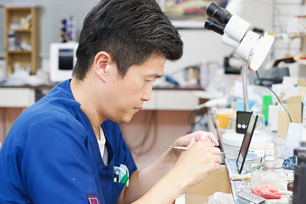 GDHインプラントオフィス札幌 それぞれの専門スタッフと協力し合い、患者を支える