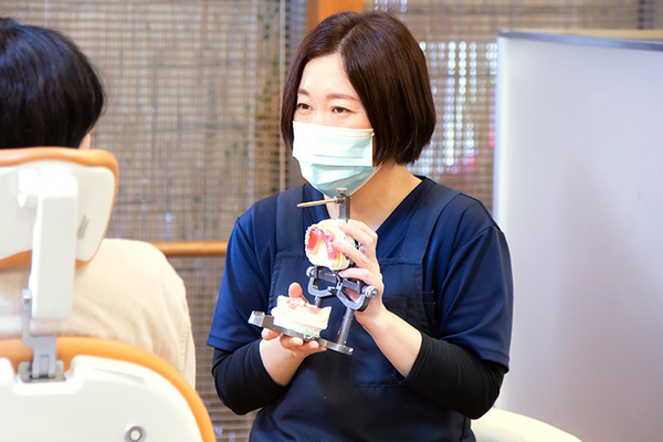 佐和歯科医院 常駐する歯科技工士が入れ歯の相談や、作製・修理・調整にも対応