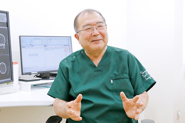 上本町ふるえと頭痛 ・脳神経クリニック 検査実施後の対応方法について詳しく説明している平林院長