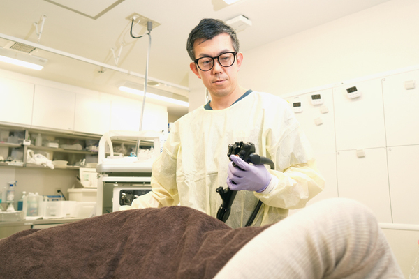 川崎駅前大腸と胃の消化器内視鏡・肛門外科クリニック 内視鏡の高難度検査技術の研鑽を積んだ院長が診療にあたる