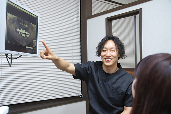 馬場歯科医院 時間をかけて丁寧な説明を心がけている