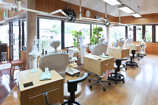 しゅういち矯正歯科クリニック 丁寧に説明の上、「抜くべき歯」の抜歯を行う