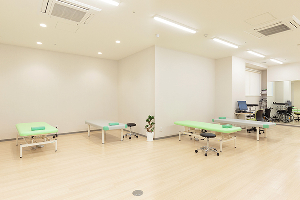 まえだ整形外科リウマチクリニック 50歳以上の閉経した女性に多く発症する骨粗しょう症