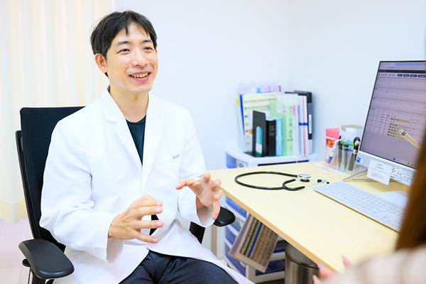 クリニックプラス池尻大橋 「忙しい方の健康を支える身近な存在でありたい」と話す佐藤院長
