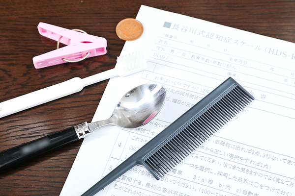 田中クリニック 記憶のチェックを行う道具とペーパーテスト
