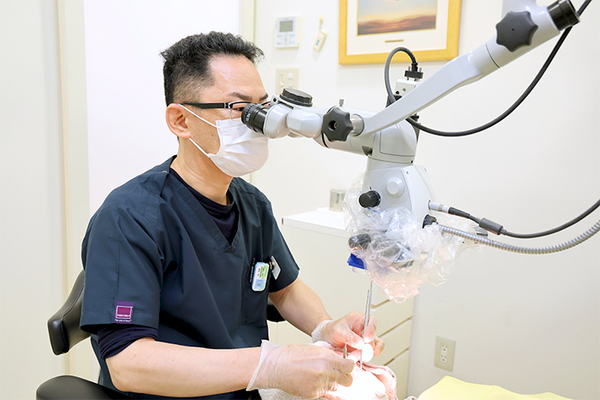 はやし歯科医院 患者の悩みやニーズをじっくり引き出しながら治療法を説明