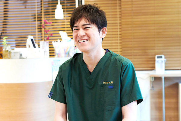 松本歯科医院 自身も子育て中の院長。鼻呼吸の習慣が顎の発達には大切と話す