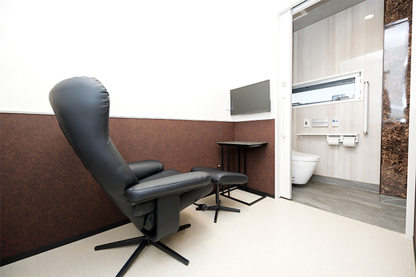 仁さくらクリニック 患者に配慮したトイレつき完全個室で安心