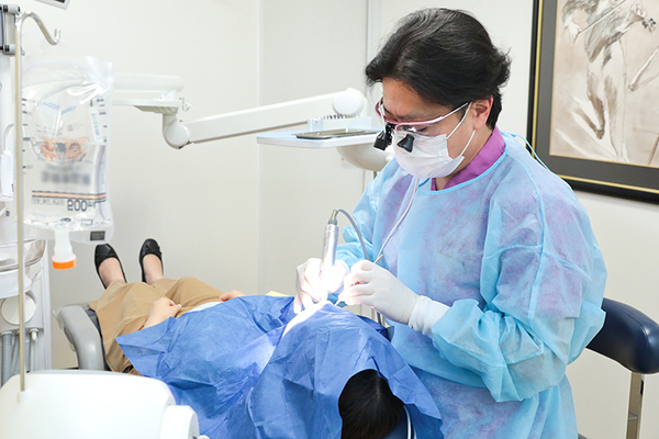 松葉通り歯科クリニック 手術の所要時間は約1時間。局所麻酔下で行う