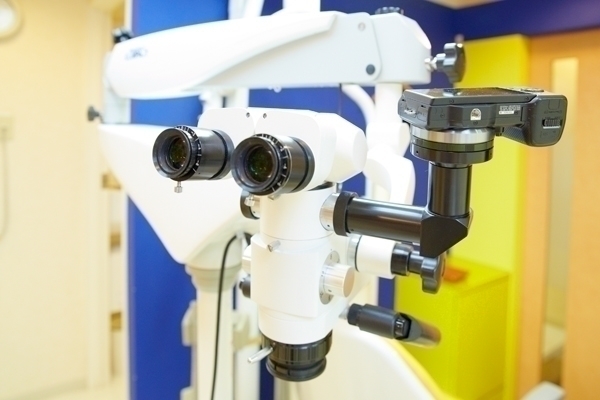 ホワイトプラザ歯科 マイクロスコープを使用することでより高精度な治療が望める