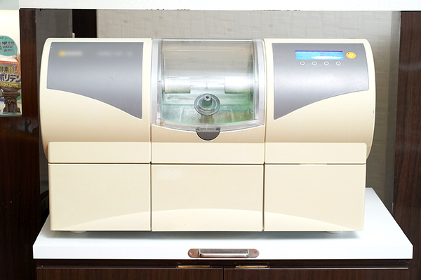 上田歯科医院 従来は時間がかかっていたものが、最短1日で完成する