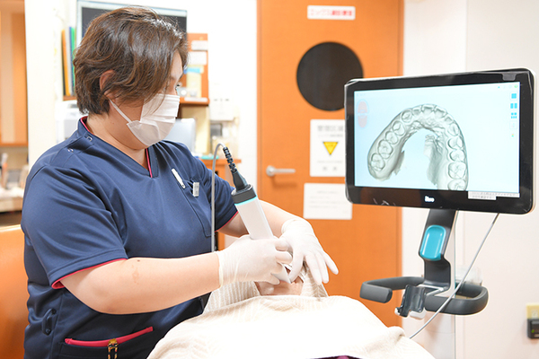 つかだ歯科医院 口腔内スキャナーなどさまざまな先進機器を用いて口腔内を分析