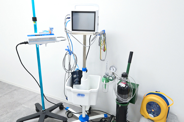 ほりた歯科・口腔外科 インプラントクリニック 眠ったような状態で治療が受けられる静脈内鎮静などにも対応