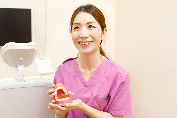 花岡歯科医院 リラックスして治療を受けられるよう広々とした個室診察室